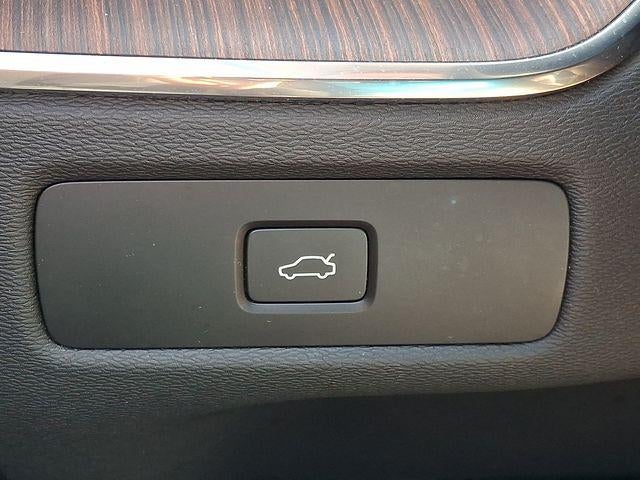 2024 Volvo XC60 B5 AWD Plus Dark Theme