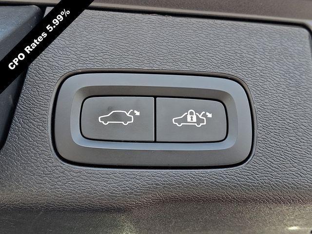 2024 Volvo XC60 B5 AWD Plus Dark Theme