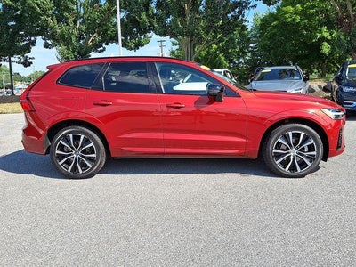 2024 Volvo XC60 B5 AWD Plus Dark Theme