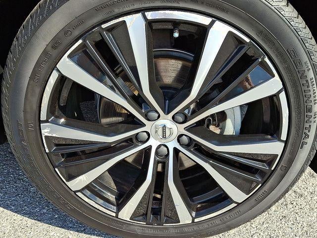 2024 Volvo XC60 B5 AWD Plus Dark Theme