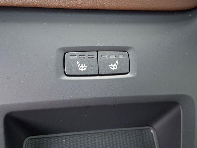 2024 Volvo XC60 B5 AWD Plus Dark Theme