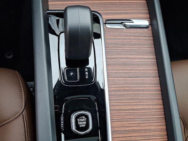 2024 Volvo XC60 B5 AWD Plus Dark Theme