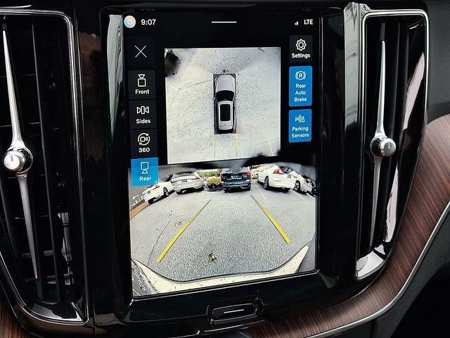 2024 Volvo XC60 B5 AWD Plus Dark Theme