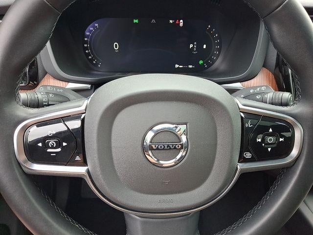 2024 Volvo XC60 B5 AWD Plus Dark Theme
