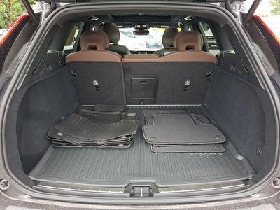 2024 Volvo XC60 B5 AWD Plus Dark Theme