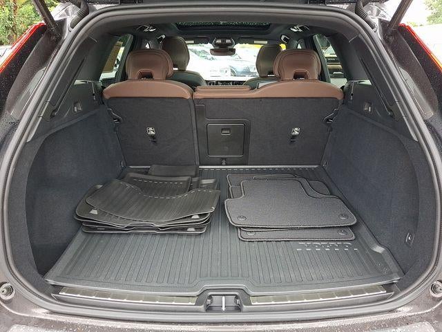 2024 Volvo XC60 B5 AWD Plus Dark Theme