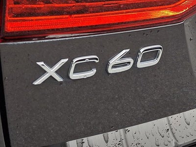 2024 Volvo XC60 B5 AWD Plus Dark Theme