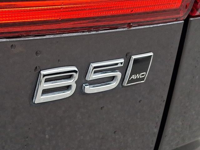 2024 Volvo XC60 B5 AWD Plus Dark Theme
