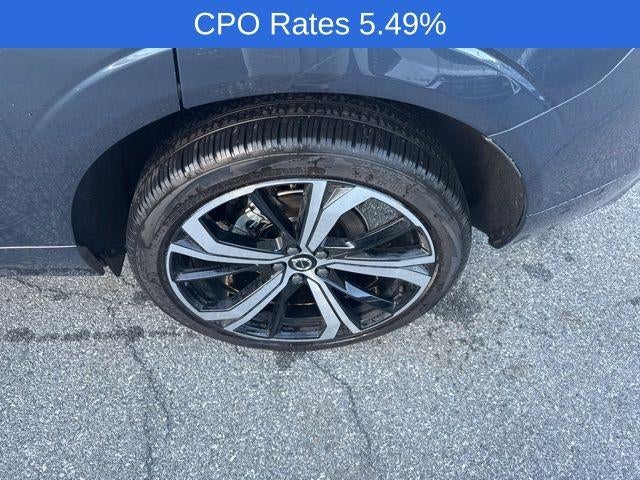 2024 Volvo XC60 B5 AWD Ultimate Dark Theme