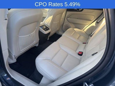 2024 Volvo XC60 B5 AWD Ultimate Dark Theme