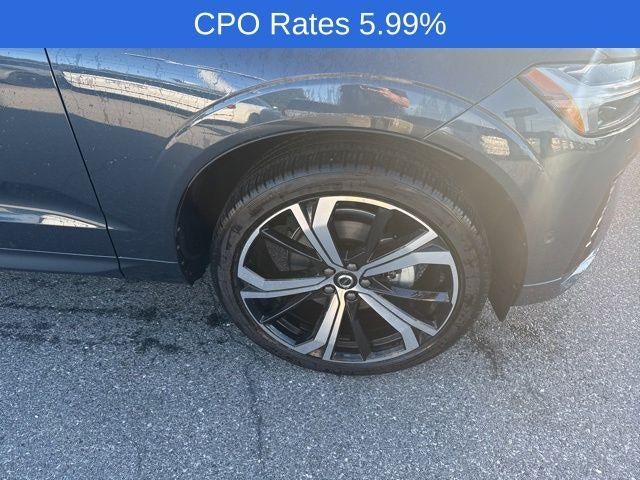 2024 Volvo XC60 B5 AWD Ultimate Dark Theme