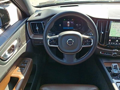 2024 Volvo XC60 B5 AWD Ultimate Dark Theme
