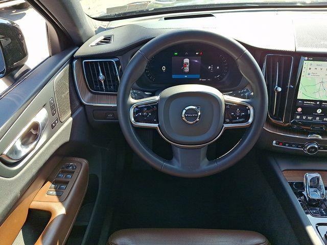 2024 Volvo XC60 B5 AWD Ultimate Dark Theme