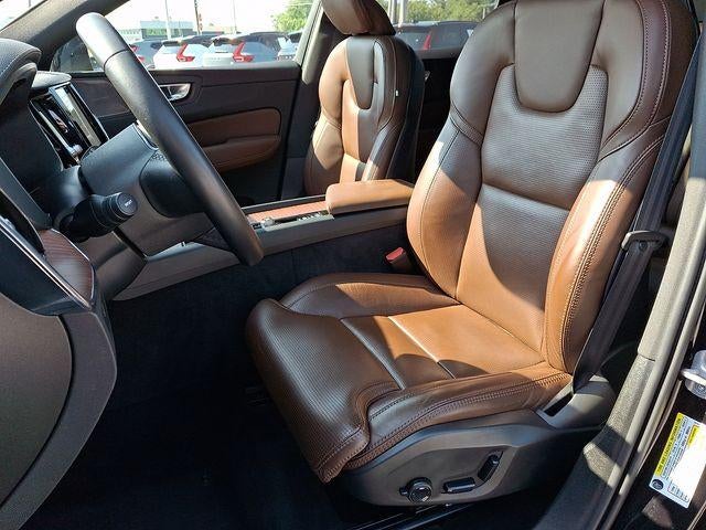 2024 Volvo XC60 B5 AWD Ultimate Dark Theme