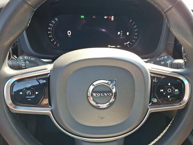 2024 Volvo XC60 B5 AWD Ultimate Dark Theme