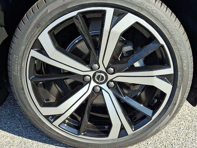 2024 Volvo XC60 B5 AWD Ultimate Dark Theme