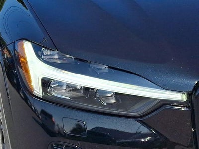 2024 Volvo XC60 B5 AWD Ultimate Dark Theme