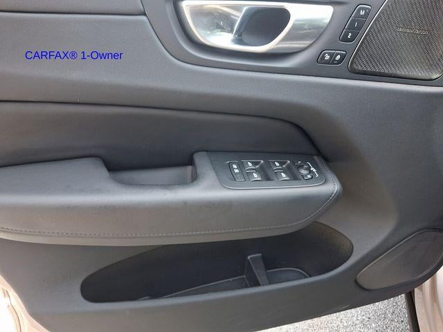 2023 Volvo XC60 B5 AWD Plus Bright Theme