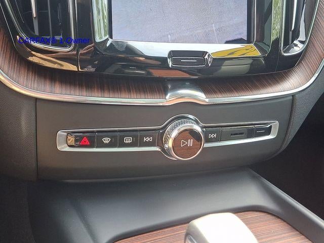 2023 Volvo XC60 B5 AWD Plus Bright Theme