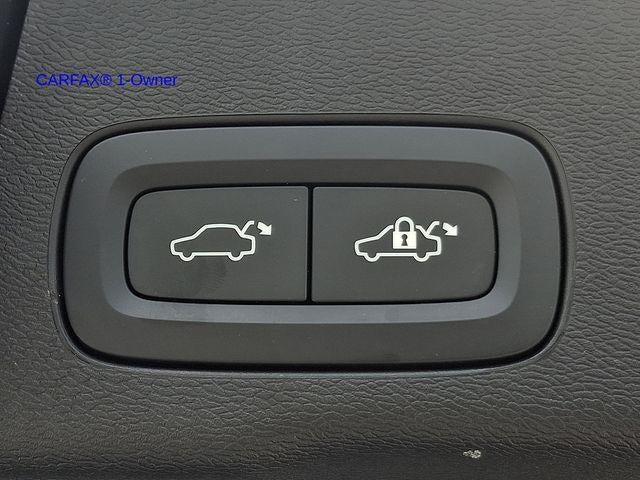 2023 Volvo XC60 B5 AWD Plus Bright Theme