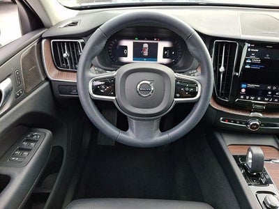 2023 Volvo XC60 B5 AWD Plus Bright Theme