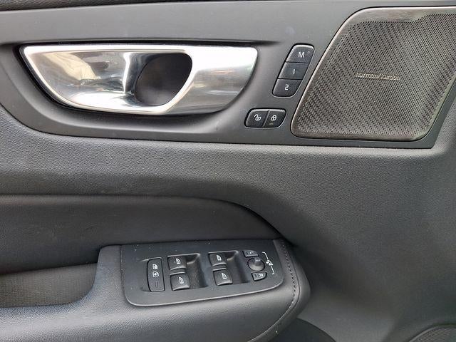 2023 Volvo XC60 B5 AWD Plus Bright Theme