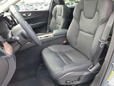2023 Volvo XC60 B5 AWD Plus Bright Theme