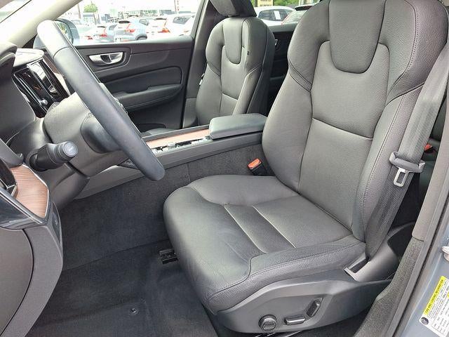 2023 Volvo XC60 B5 AWD Plus Bright Theme