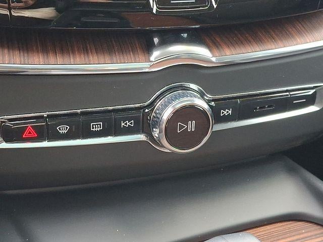 2023 Volvo XC60 B5 AWD Plus Bright Theme