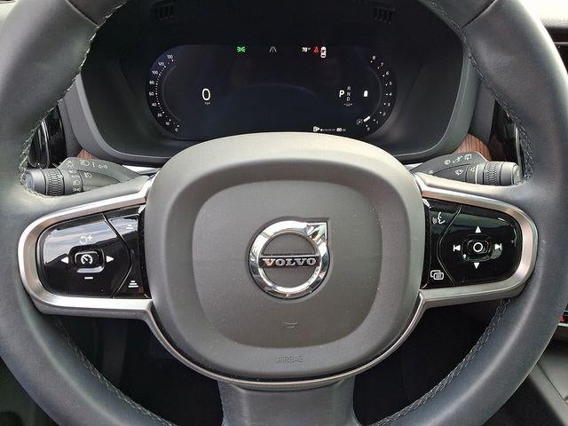 2023 Volvo XC60 B5 AWD Plus Bright Theme