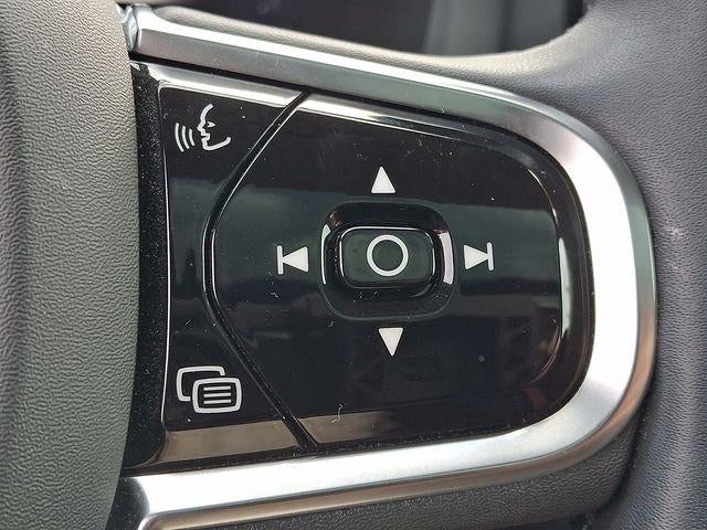 2023 Volvo XC60 B5 AWD Plus Bright Theme