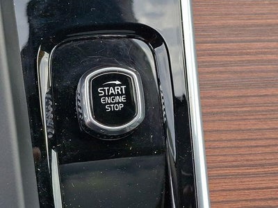 2023 Volvo XC60 B5 AWD Plus Bright Theme