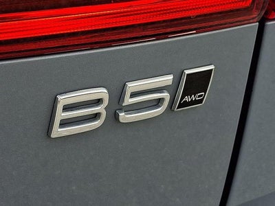 2023 Volvo XC60 B5 AWD Plus Bright Theme