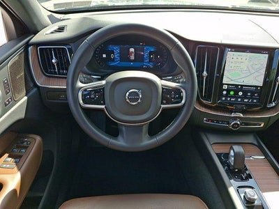 2023 Volvo XC60 B5 AWD Plus Bright Theme