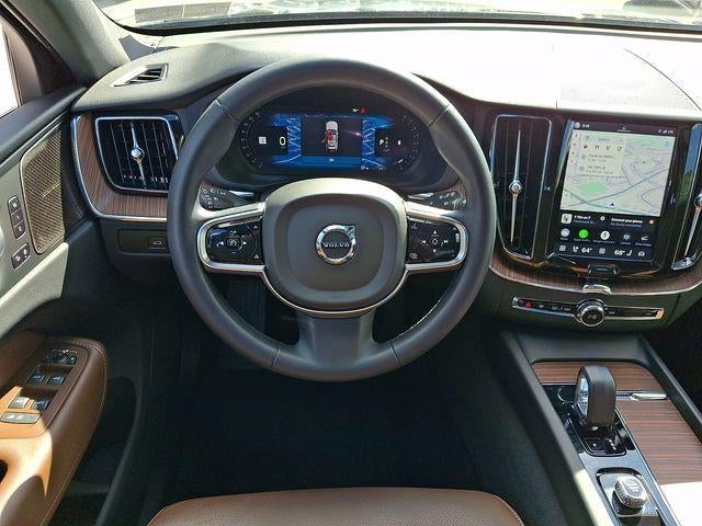 2023 Volvo XC60 B5 AWD Plus Bright Theme