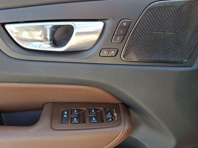 2023 Volvo XC60 B5 AWD Plus Bright Theme