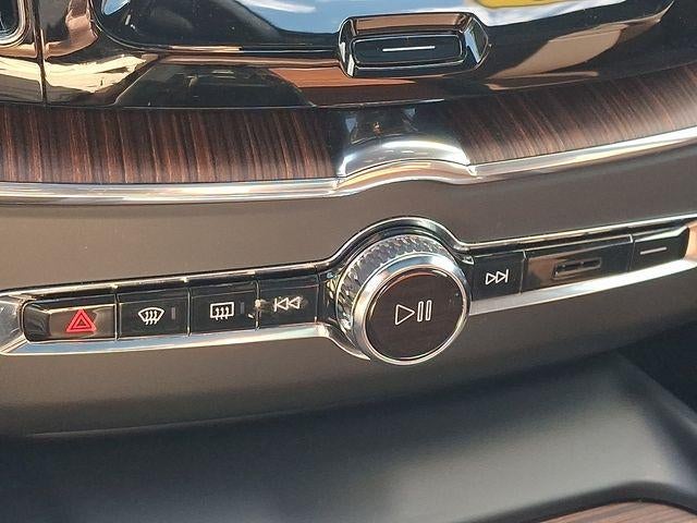 2023 Volvo XC60 B5 AWD Plus Bright Theme