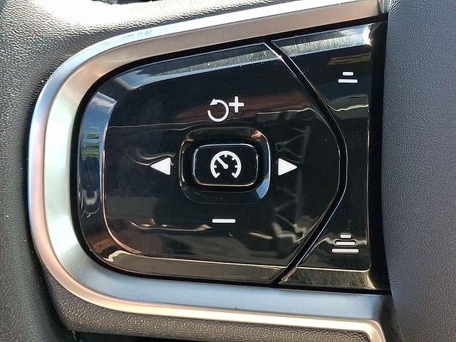2023 Volvo XC60 B5 AWD Plus Bright Theme