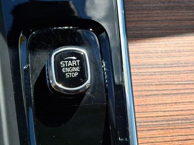 2023 Volvo XC60 B5 AWD Plus Bright Theme