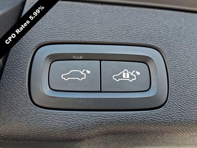 2023 Volvo XC60 B5 AWD Plus Bright Theme
