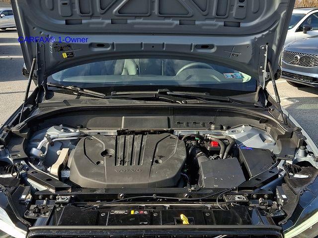 2023 Volvo XC60 B5 AWD Plus Dark Theme