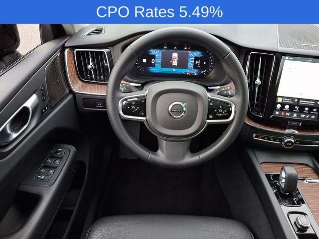 2023 Volvo XC60 B5 AWD Plus Dark Theme