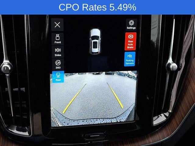 2023 Volvo XC60 B5 AWD Plus Dark Theme