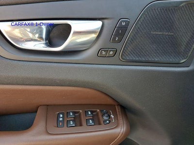 2023 Volvo XC60 B5 AWD Plus Dark Theme