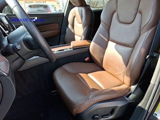 2023 Volvo XC60 B5 AWD Plus Dark Theme