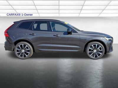 2023 Volvo XC60 B5 AWD Plus Dark Theme