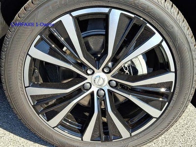 2023 Volvo XC60 B5 AWD Plus Dark Theme