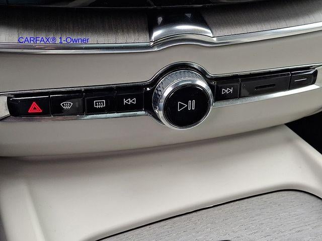 2023 Volvo XC60 B5 AWD Plus Dark Theme