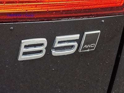 2023 Volvo XC60 B5 AWD Plus Dark Theme