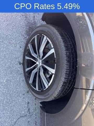 2023 Volvo XC60 B5 AWD Plus Dark Theme